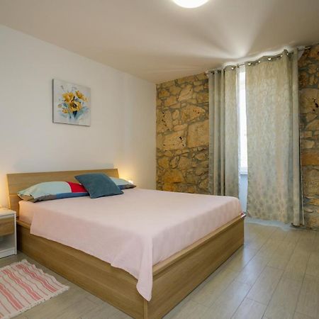Apartament Oliva Vrbnik Zewnętrze zdjęcie