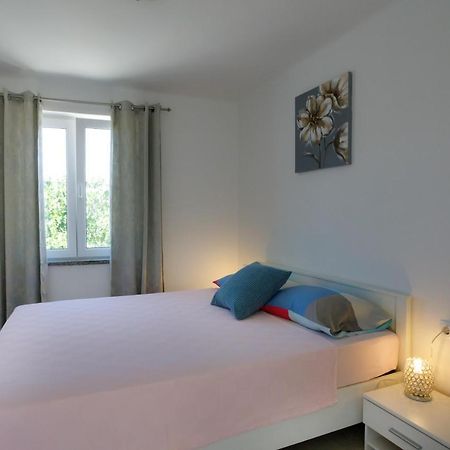 Apartament Oliva Vrbnik Zewnętrze zdjęcie