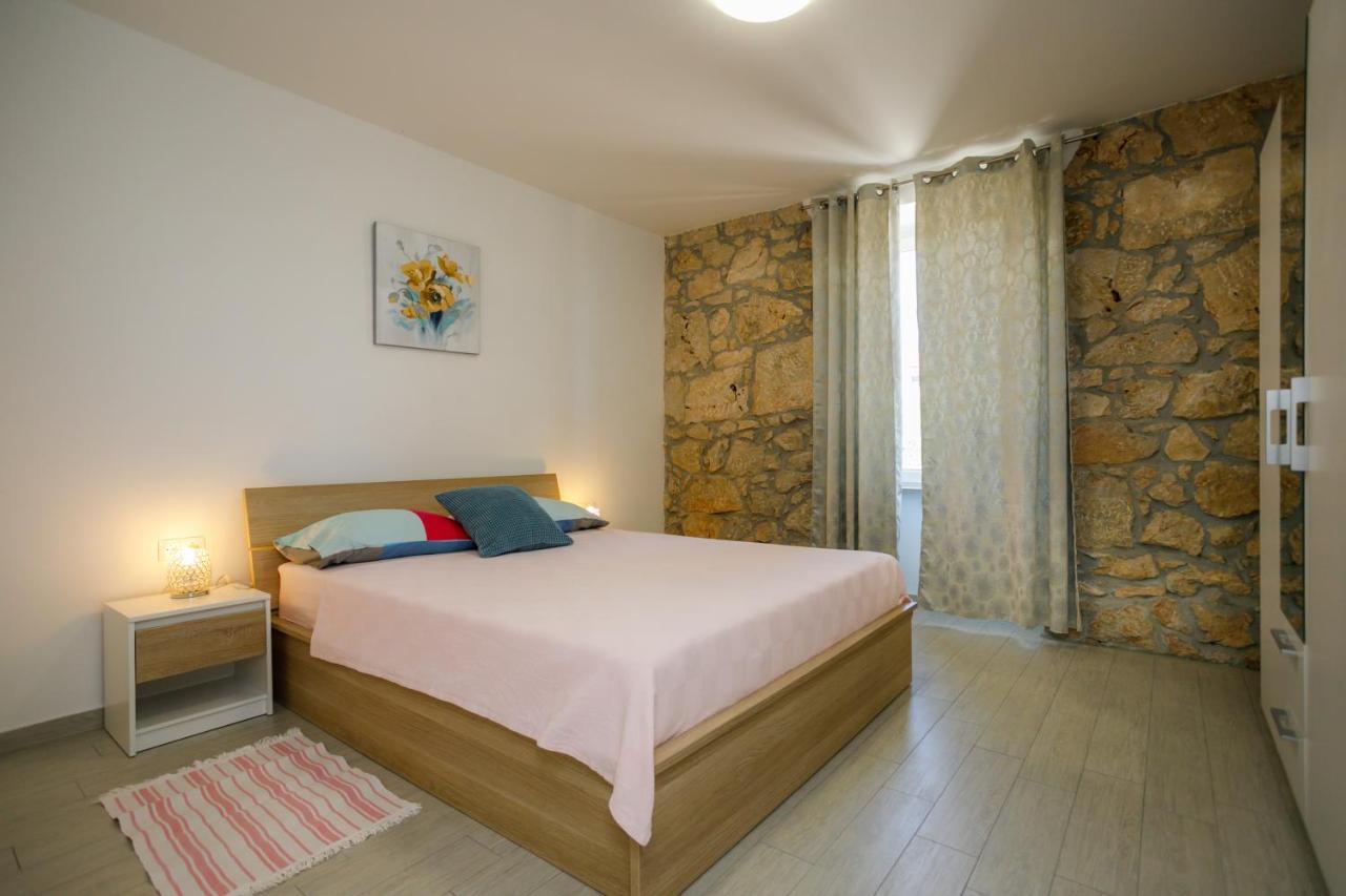 Apartament Oliva Vrbnik Zewnętrze zdjęcie