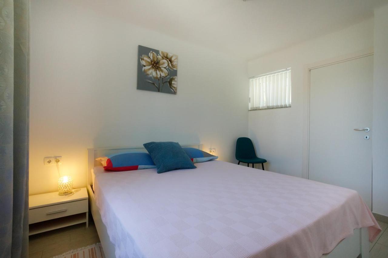 Apartament Oliva Vrbnik Zewnętrze zdjęcie